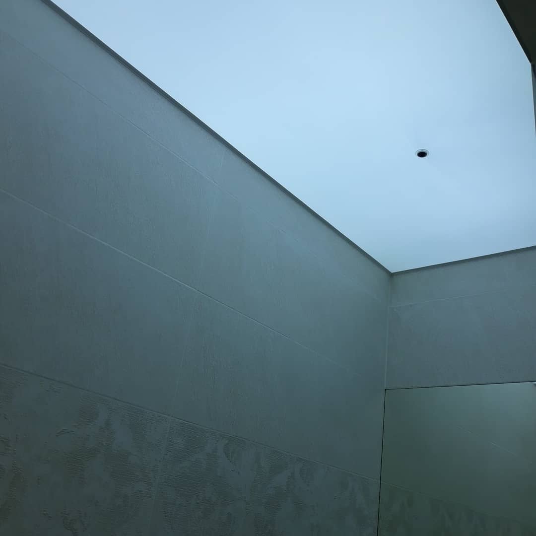 Натяжной потолок с полной засветкой фото Кострома