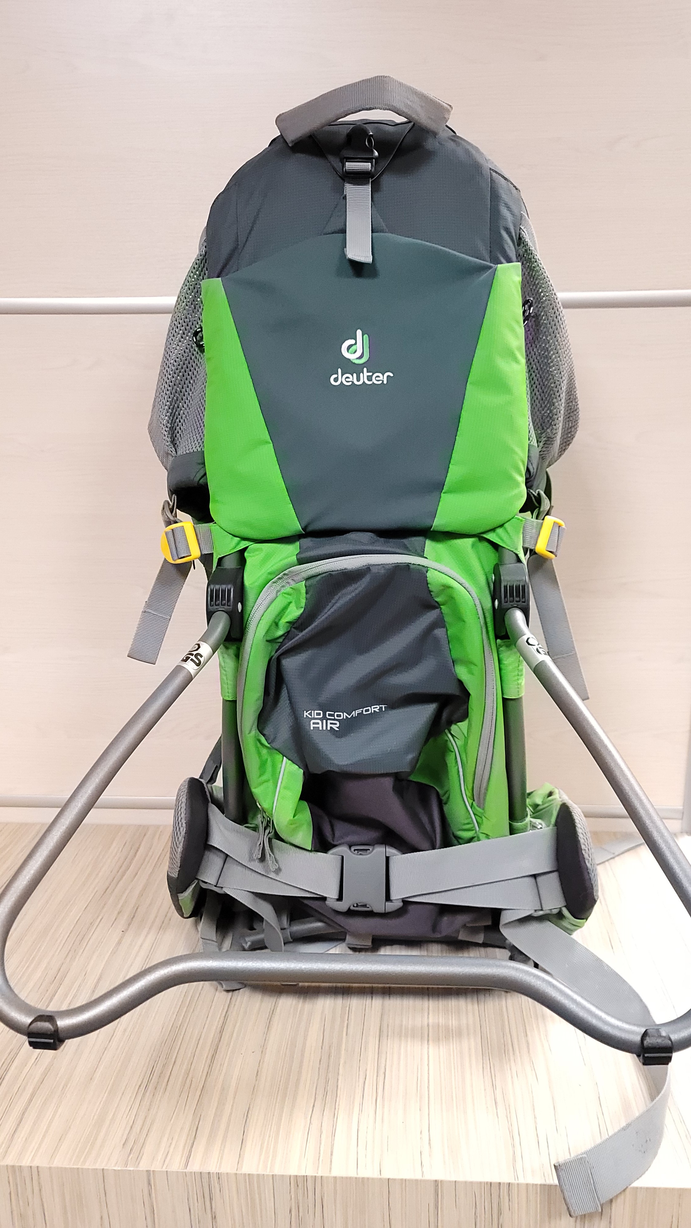 Продажа детского рюкзака-переноски Deuter Air, цвет зеленый, состояние: новая вещь. Тест-драйв и доставка по России.