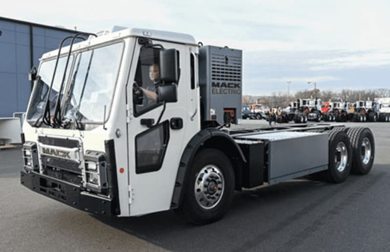 Эвакуатор MACK LR Electric, тягач