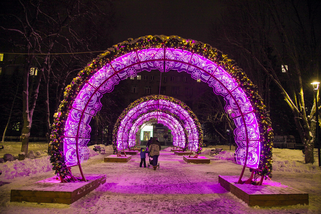 Декоративная арка фиолетовая