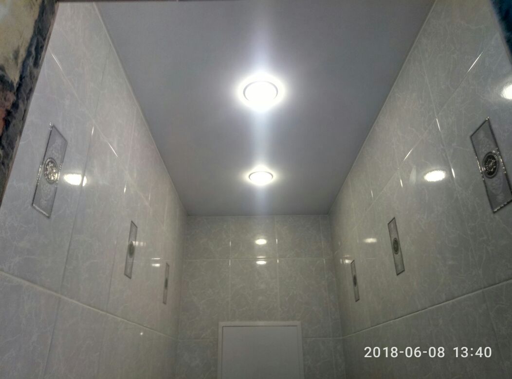 Натяжной потолок в туалете фото Кострома