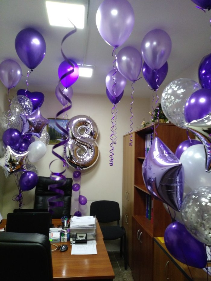 Оформление шарами в офисе на 8 марта 