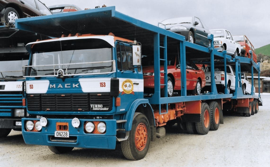 Эвакуатор MACK Midliner, автовоз