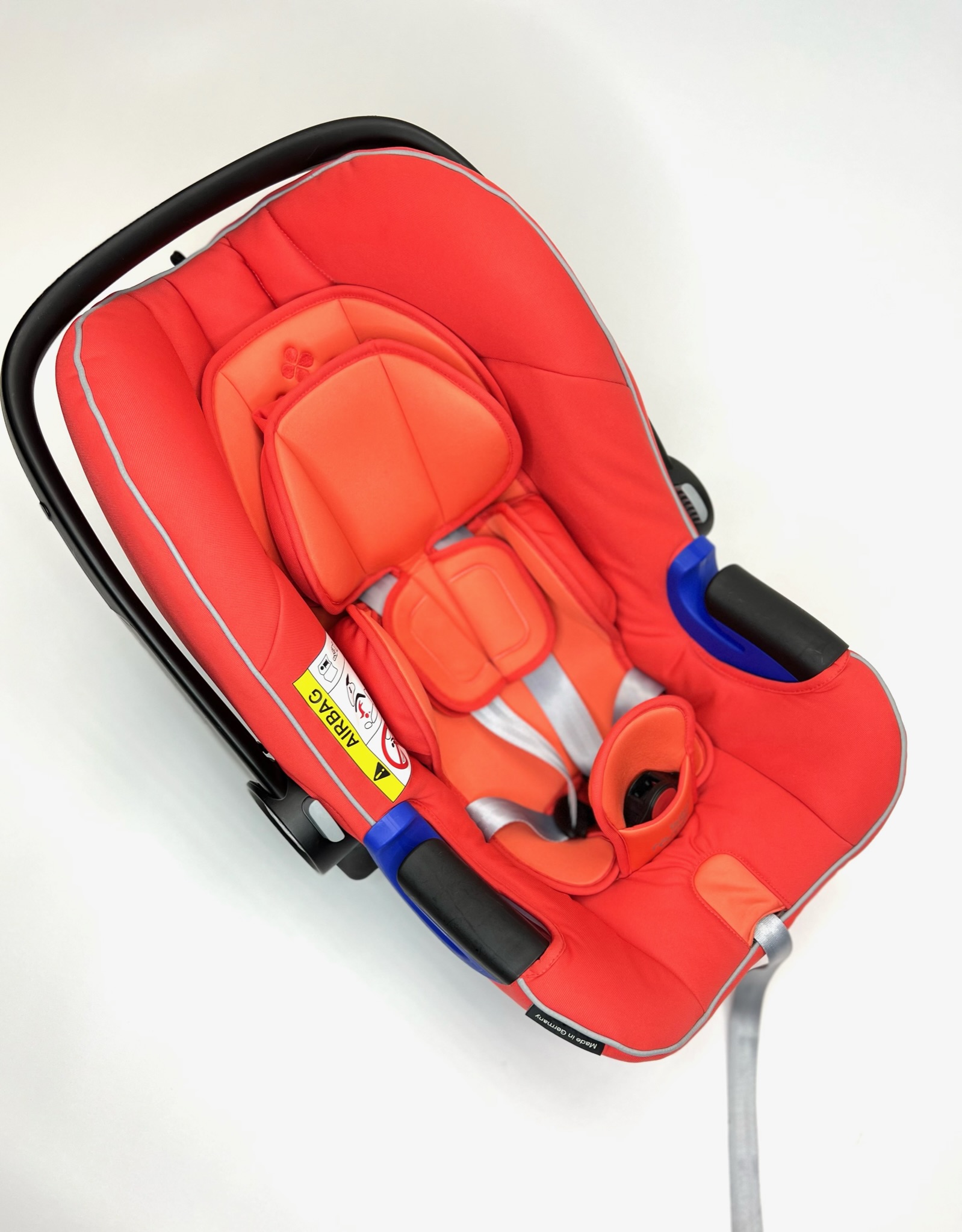 Продажа детского автокресла Britax BabySafe + база, цвет красный, состояние: отличное. Тест-драйв и доставка по России.