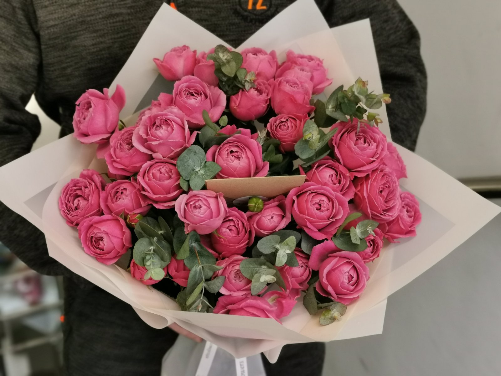 Большой букет с пионовидными розами