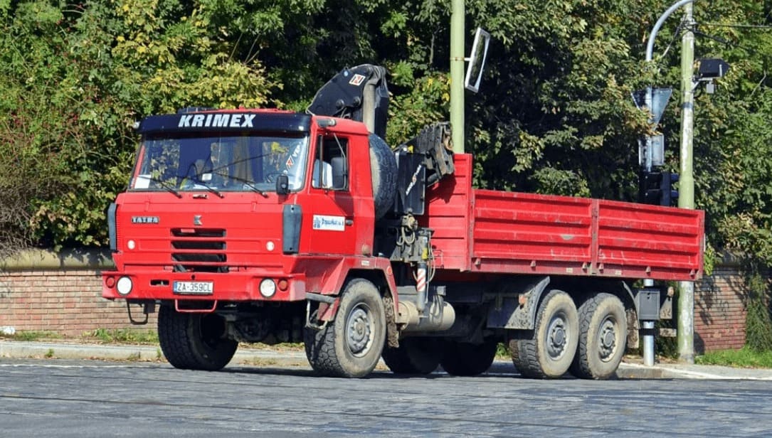 Эвакуатор TATRA 815 PR с КМУ, бортовой