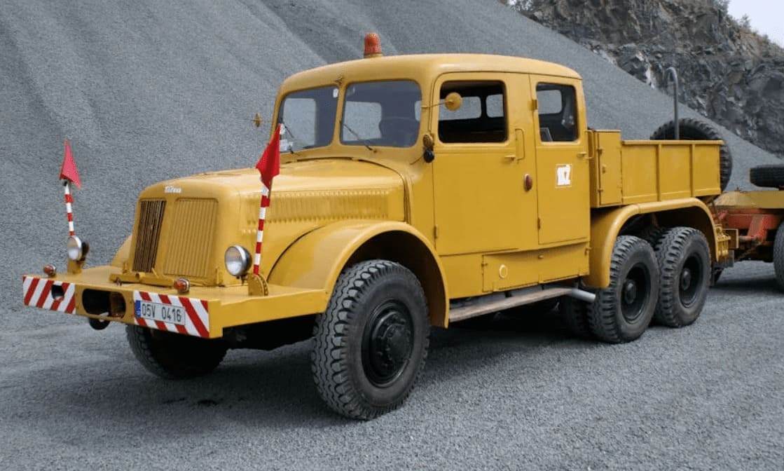 Эвакуатор TATRA T141, тягач, трал