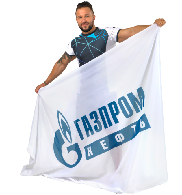 Флаг с логотипом у метро Лефортово