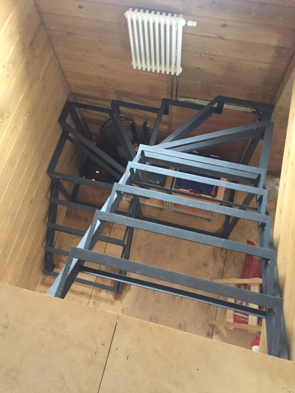 лестница под зашивку в доме из клееного бруса.