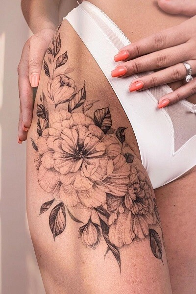 татуировка цветов на бедре для девушек тату-салон в Новосибирске