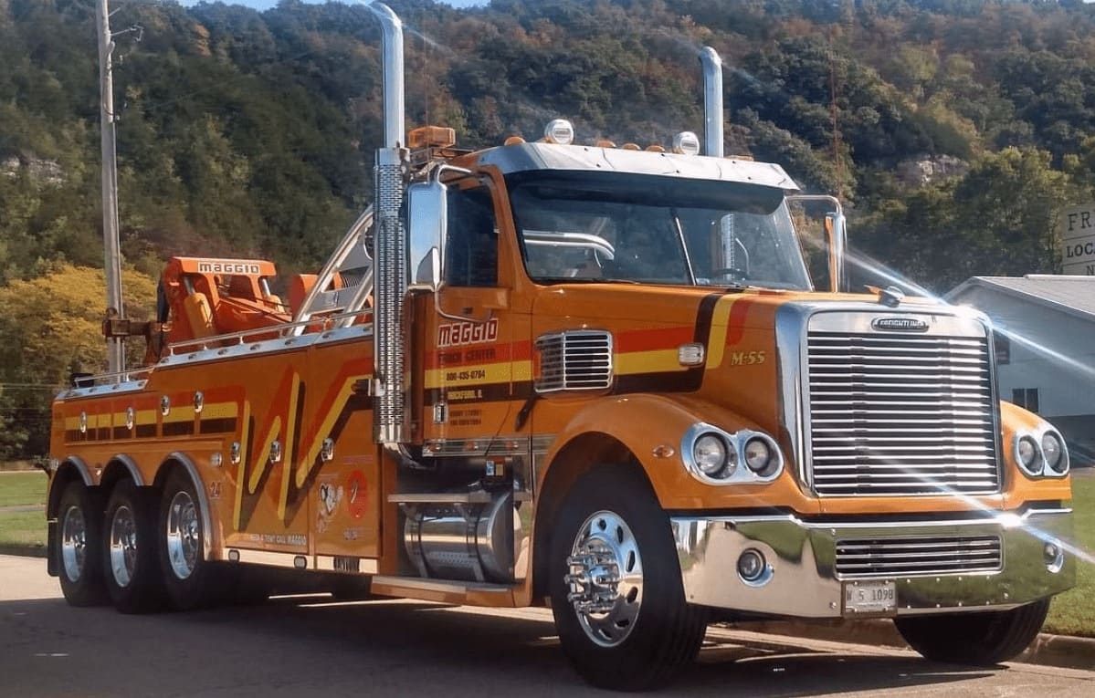 Эвакуатор Freightliner Coronado 132