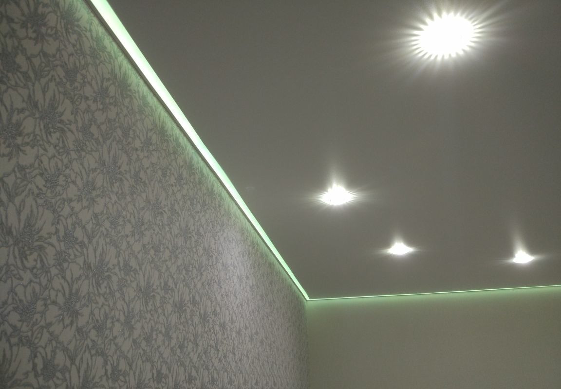 Натяжные потолки с контурной подсветкой в Уфе
