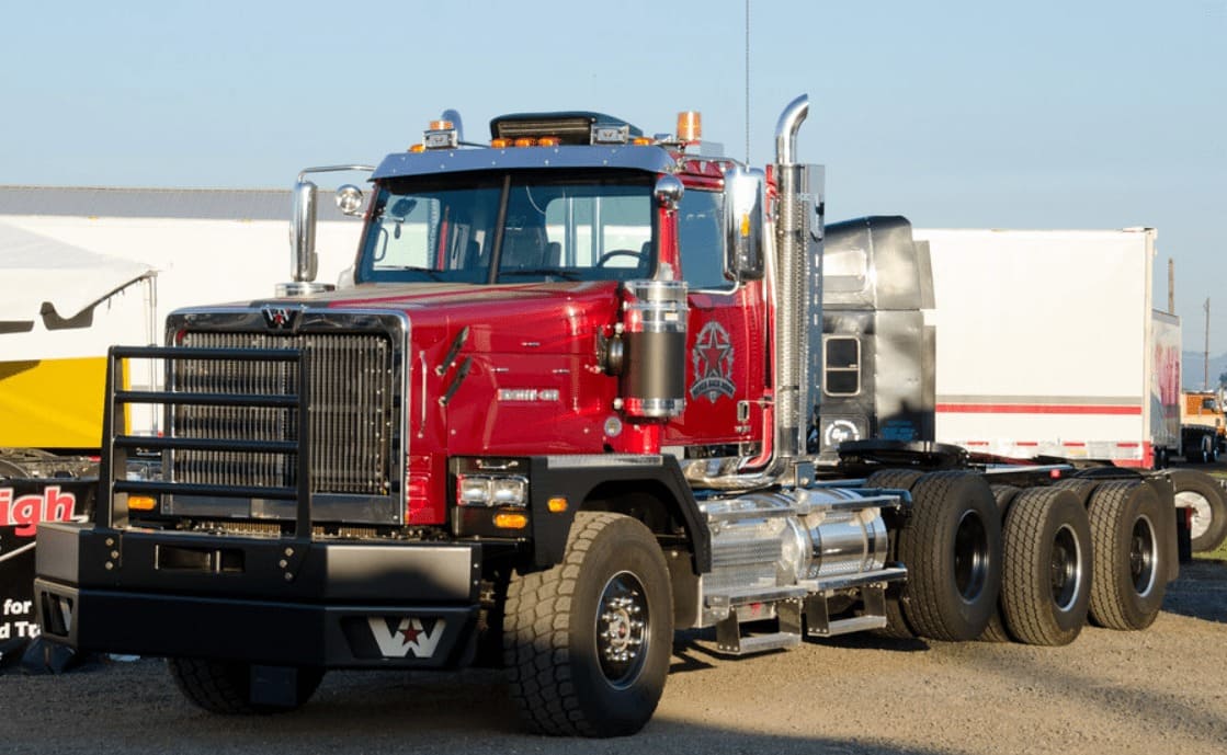 Эвакуатор WESTERN STAR 6900 XD, тягач