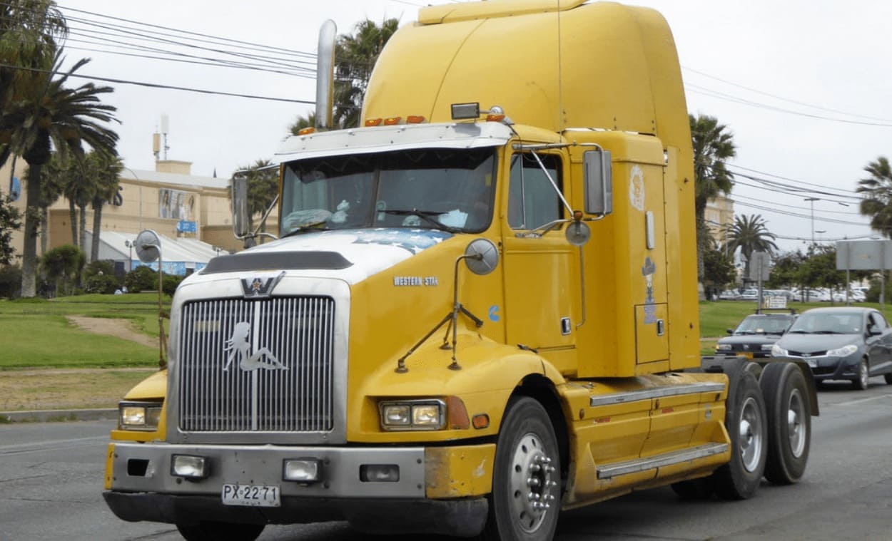 Эвакуатор WESTERN STAR 3864s, тягач