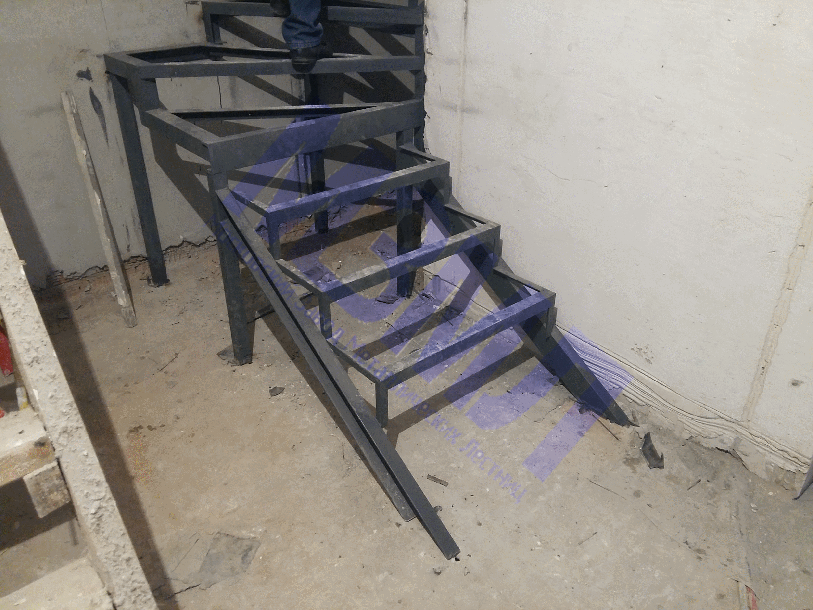металлическая лестница,, металлический каркас лестницы, 