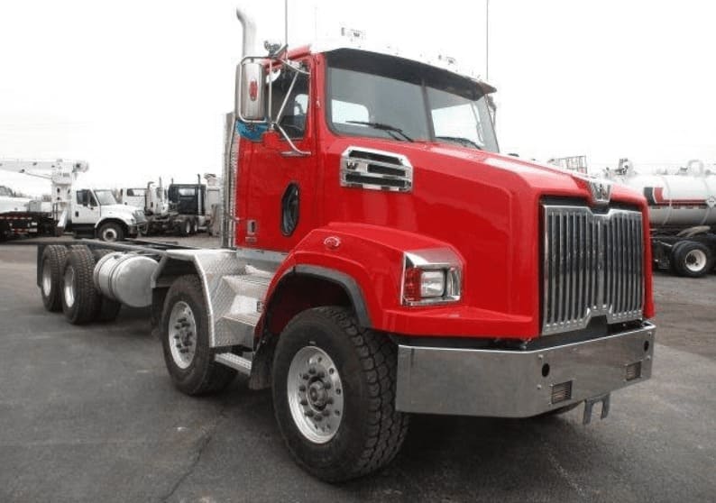 Эвакуатор WESTERN STAR 4700, тягач