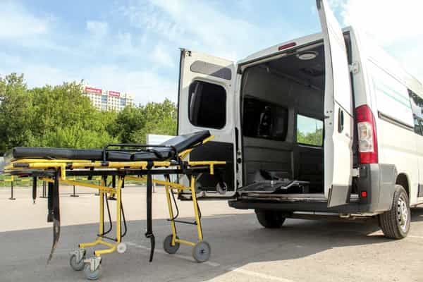 Перевозка больных в больницу Транспортировка больных лежачих по МО