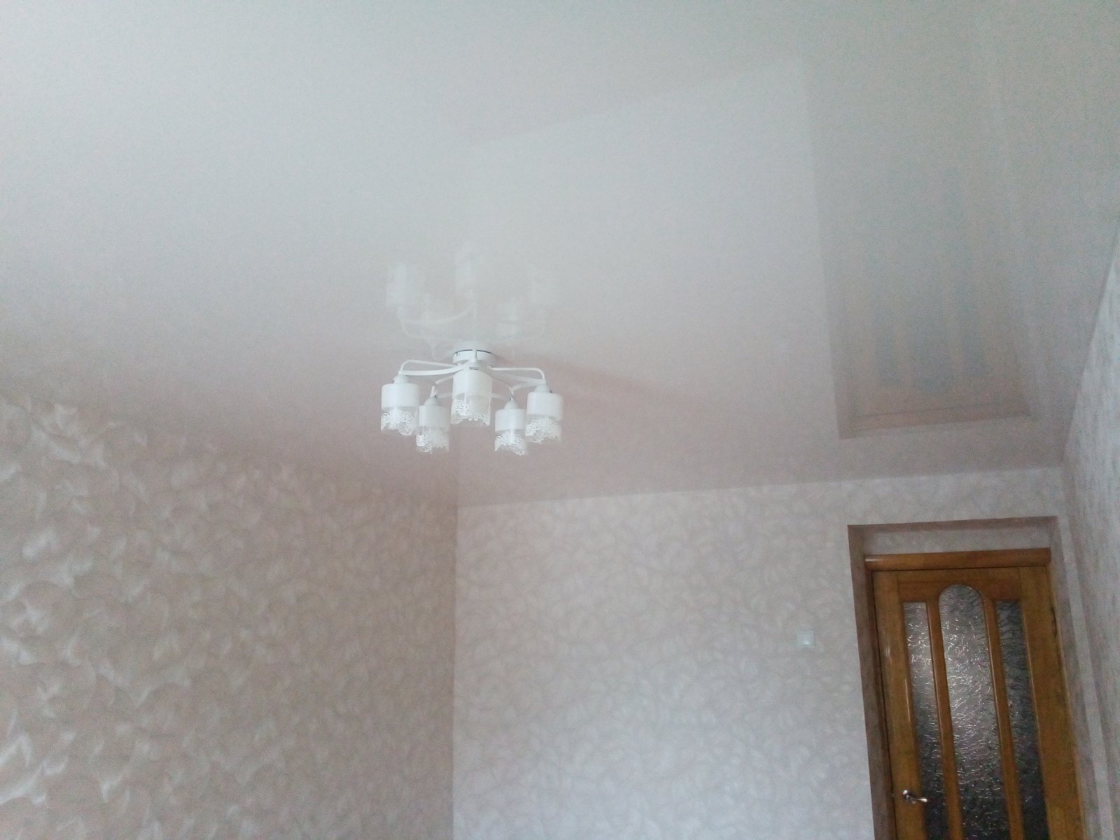 Глянцевый потолок в ванне Кострома фото
