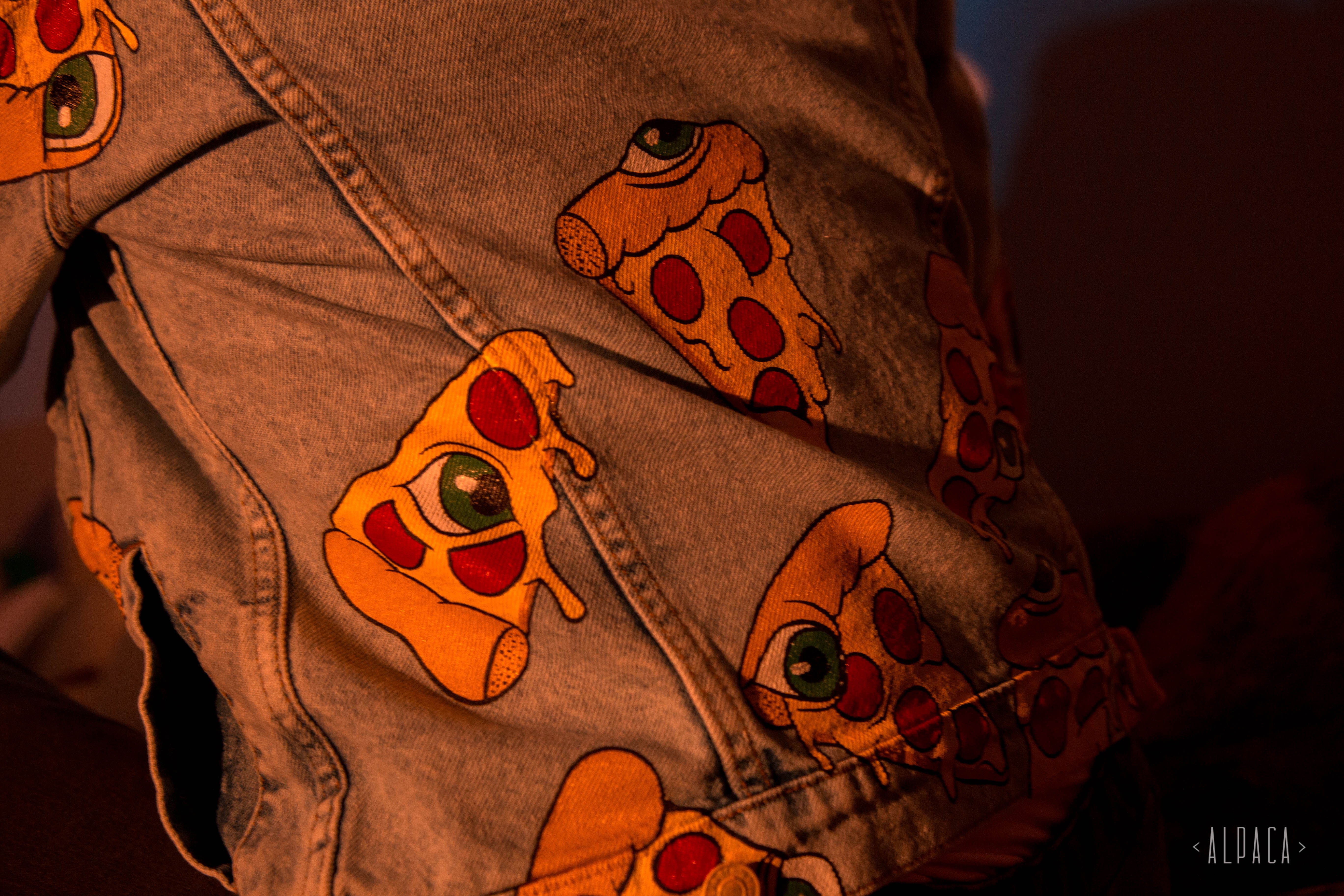 Ручная роспись джинсовки с пиццей