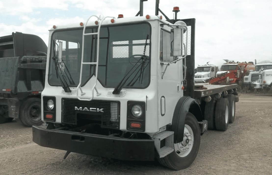 Эвакуатор MACK MR600