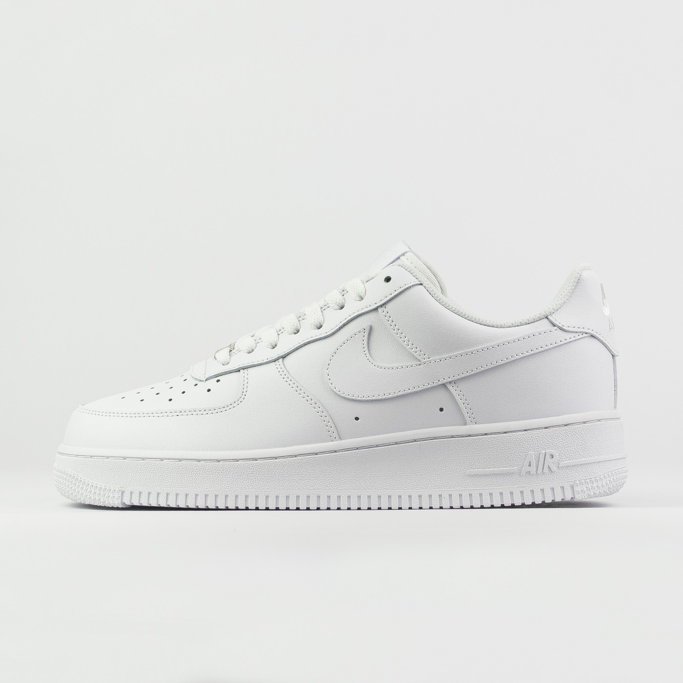 Air Force 1 Low Triple White Qual чаще выбирают клиенты
