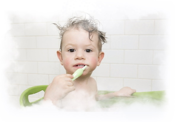 Ребенок с зубной щеткой