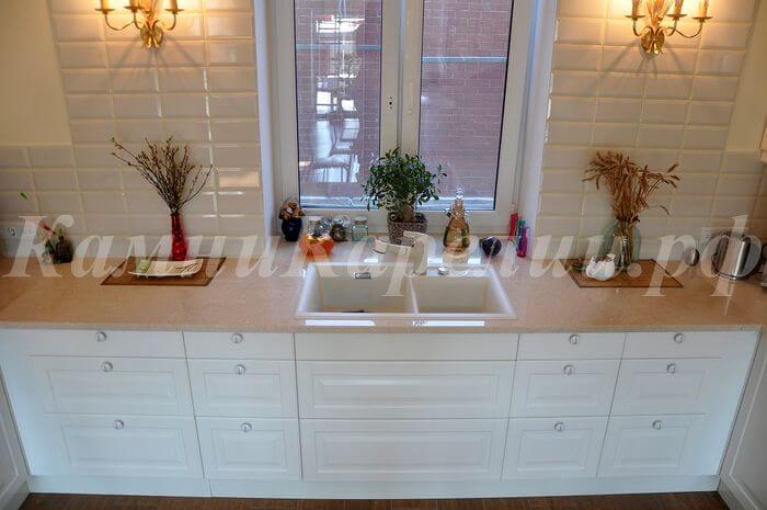 Столешница кухонная в минималистическом белом стиле