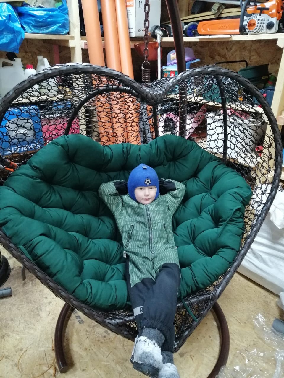 Подвесное кресло СЕРДЦЕ цвет серый с зеленой подушкой