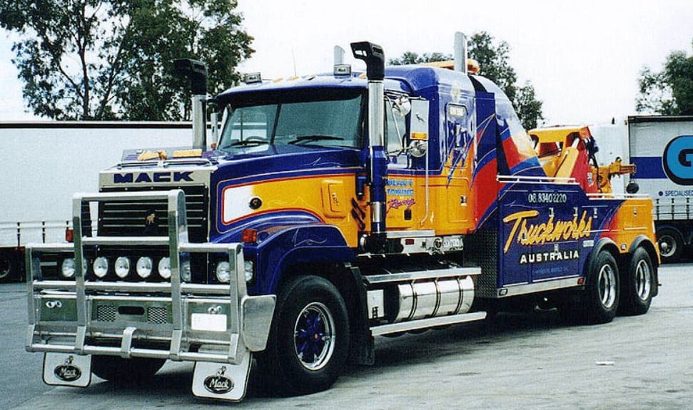 Эвакуатор MACK Trident