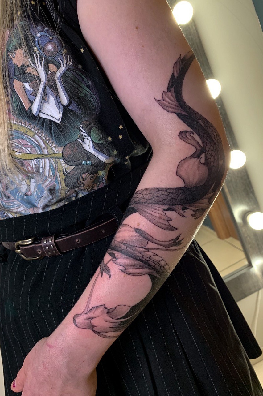 татуировка дракона на руке в Новосибирске