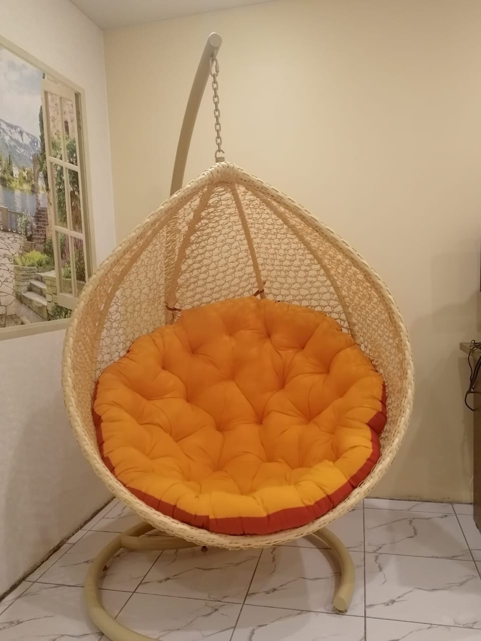 Желтое подвесное кресло Капля ПРЕМИУМ с оранжевой подушкой