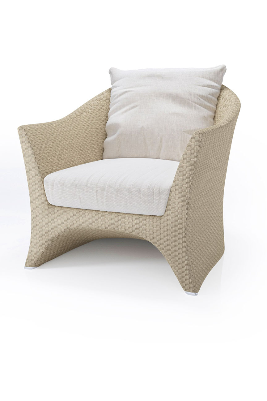 Кресло Луизиана с бежевыми подушками из влагостойкой ткани.