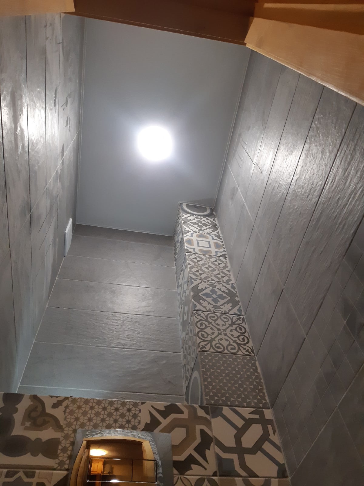 Сатиновый натяжной потолок в туалет фото Кострома