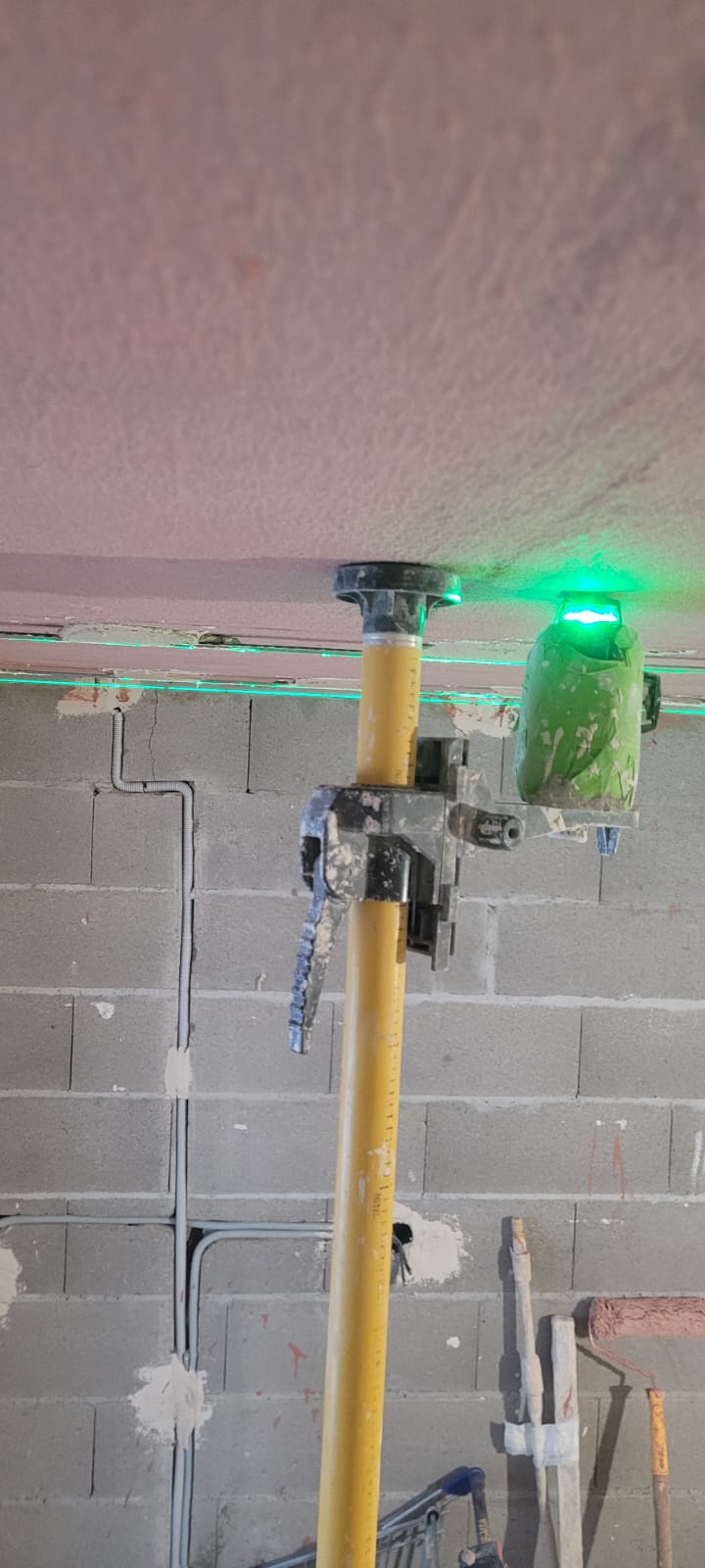 Штукатурка в стиле хай-тек Как сделать штукатурку в стиле хай-тек внутри дома?