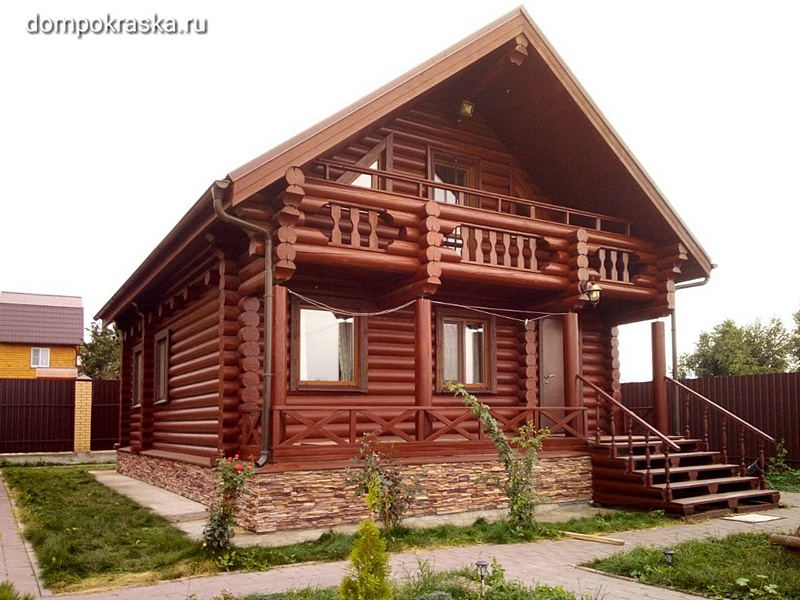 Обновление покраски дома из бревна