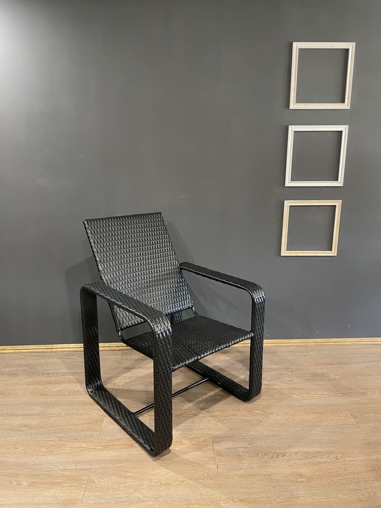 Плетеное кресло СПА, цвет коричневый, вид полубоком