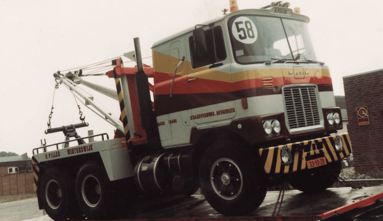 Эвакуатор MACK F700