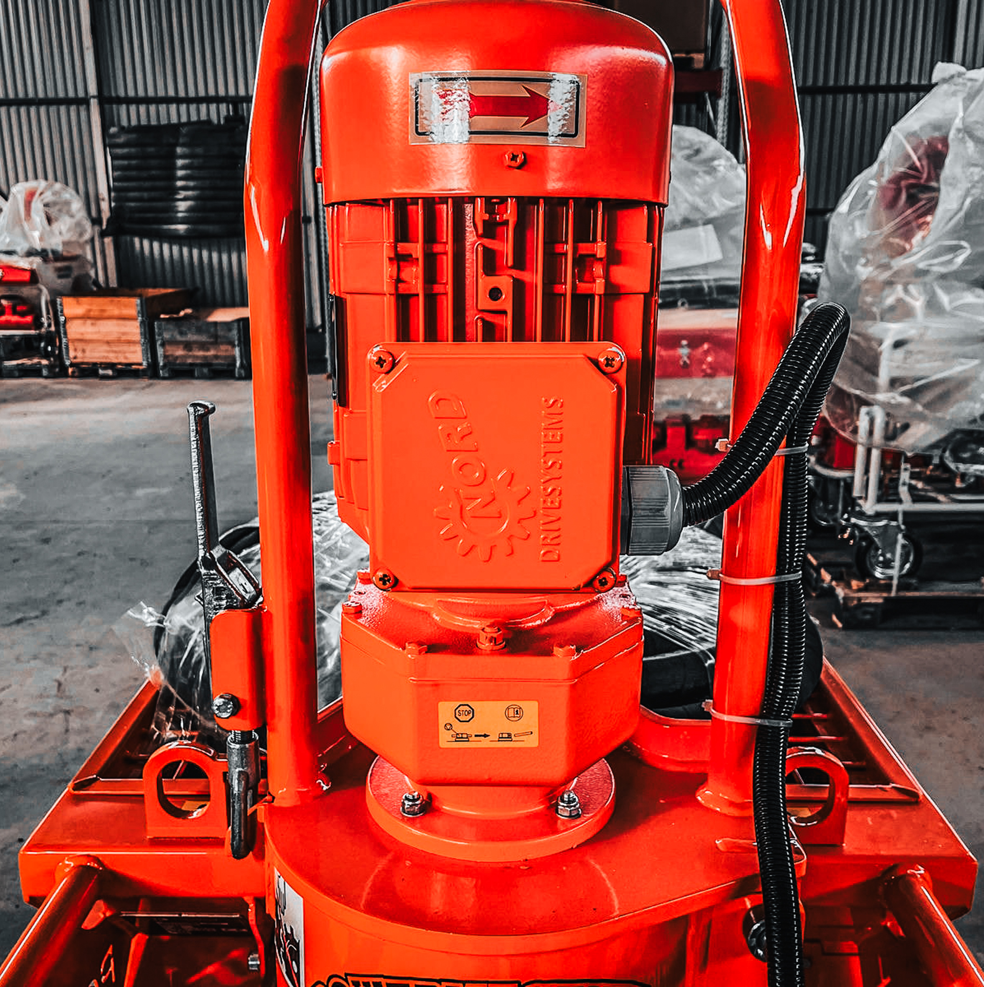 Мультивольтажная штукатурная станция PowerMix в работе