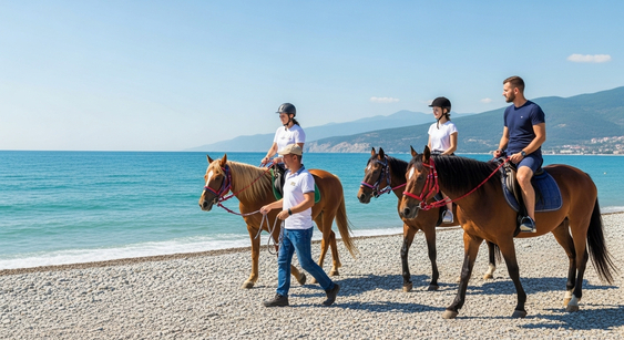 Конная прогулка вдоль берега моря