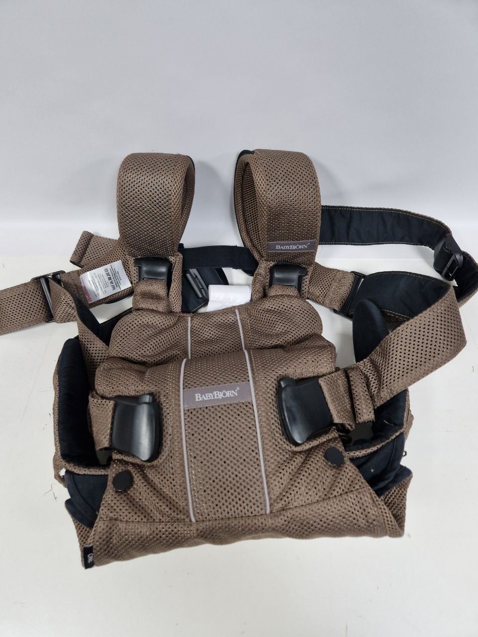 Продажа детского рюкзака-переноски Babybjorn One Air Mesh, цвет коричневый, состояние: нормальное. Тест-драйв и доставка по России.