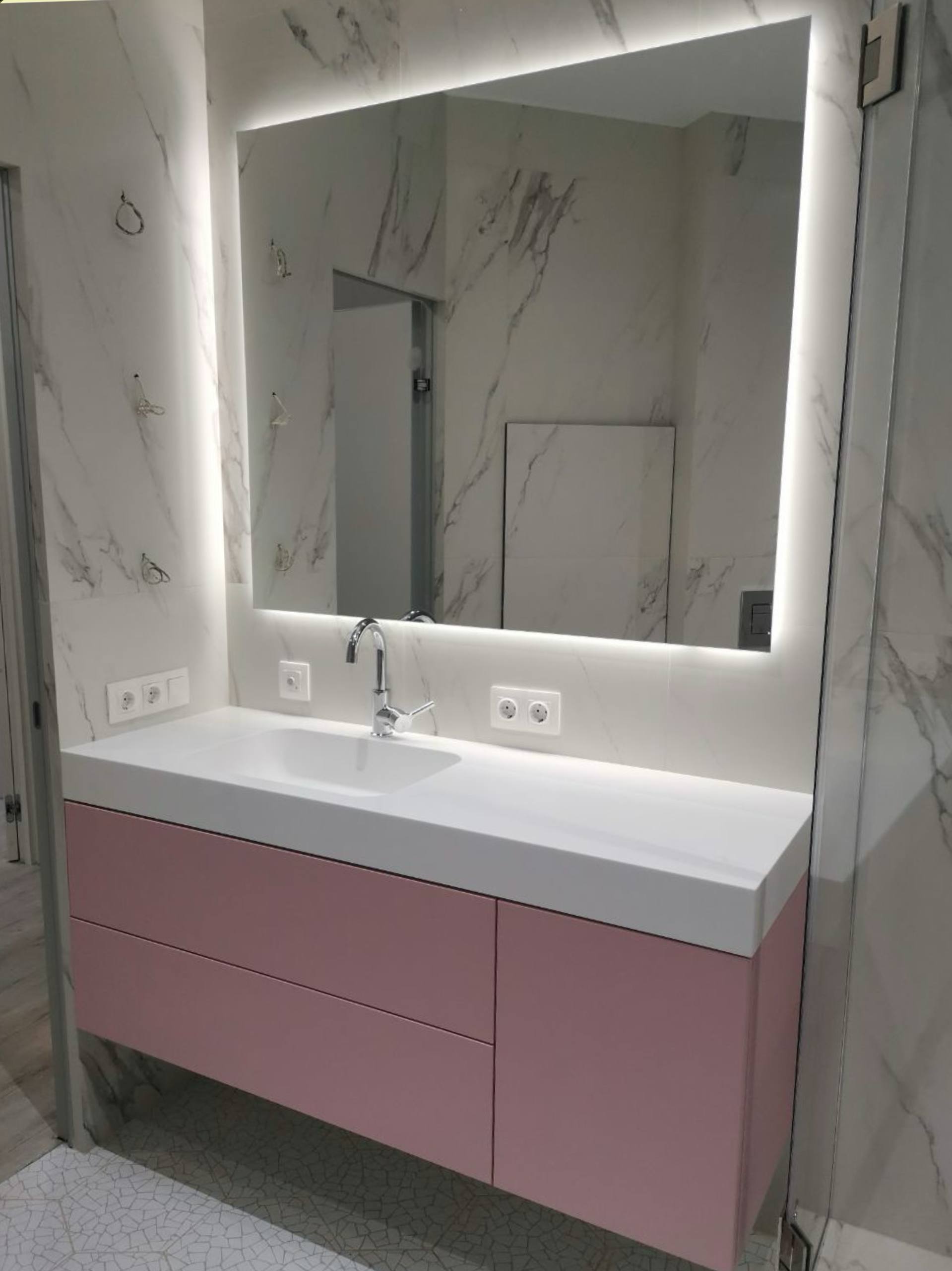 Комплект мебели для ванной комнаты