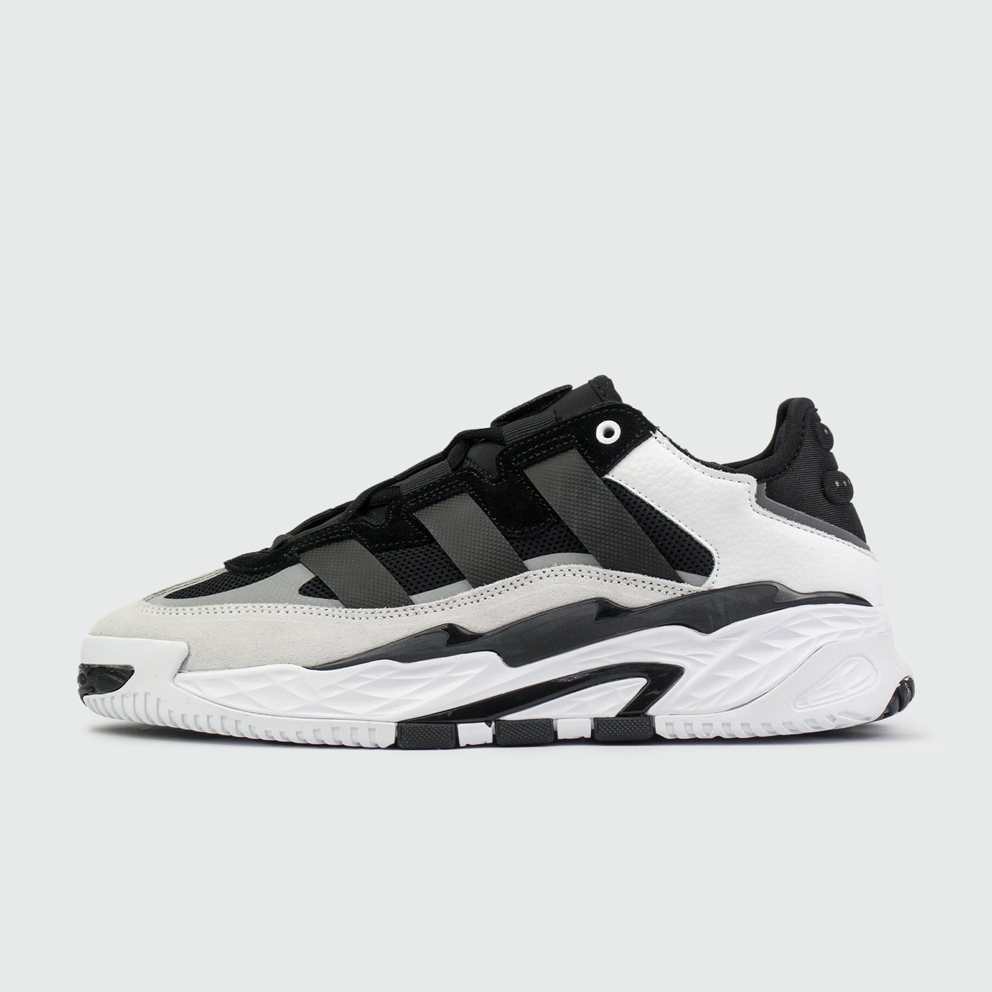 Niteball White/Black чаще выбирают клиенты