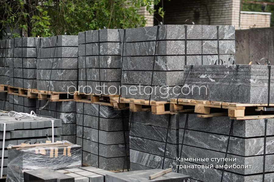 Каменные ступени цельные