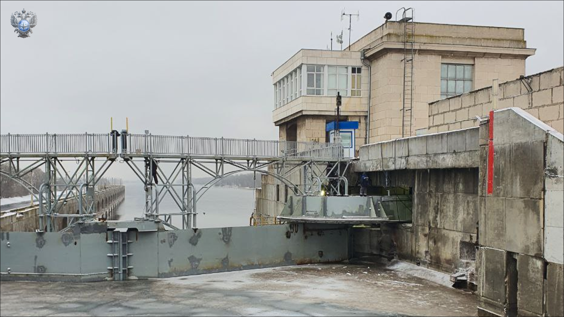 В Волжском бассейне на шлюзах №22 и №23 Самарского гидроузла начались испытания нижних двухстворчатых ворот