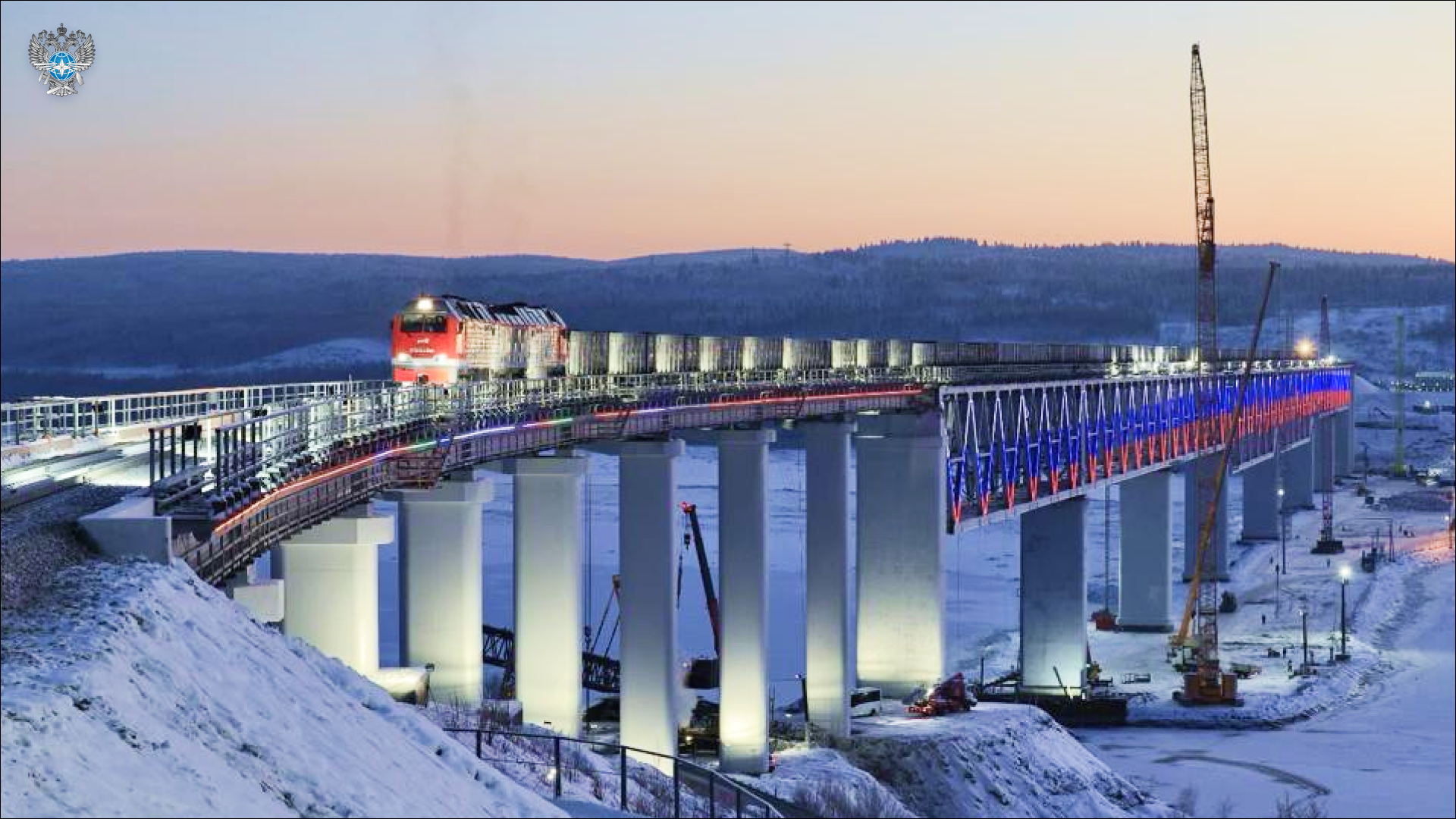 В Мурманской области открыто рабочее движение поездов по новой железнодорожной линии от станции Выходной до морского порта Лавна
