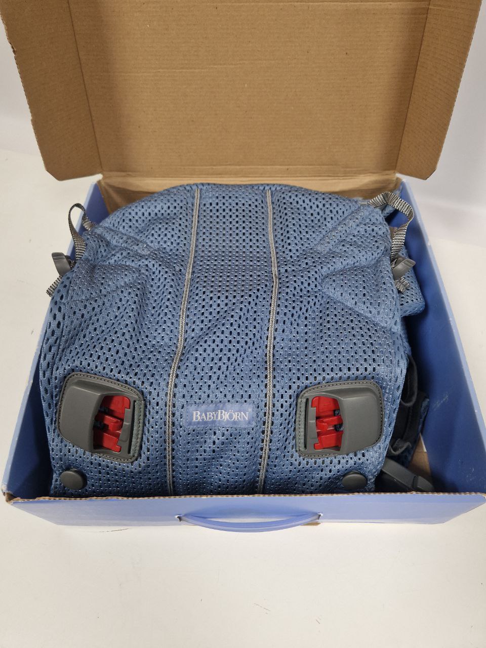 Продажа детского рюкзака-переноски Babybjorn One Air Mesh, цвет синий, состояние: уценка. Тест-драйв и доставка по России.