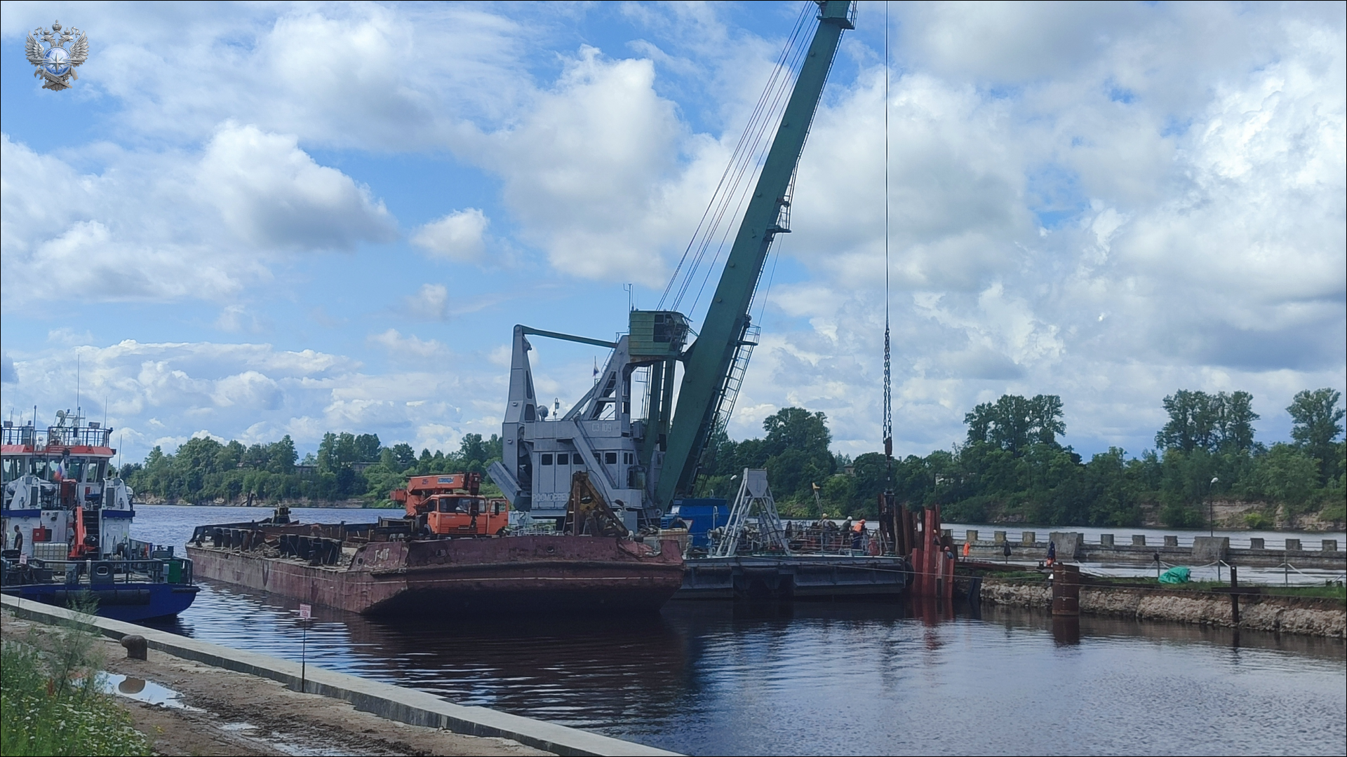 На Волховском шлюзе установлен новый поворотный мост