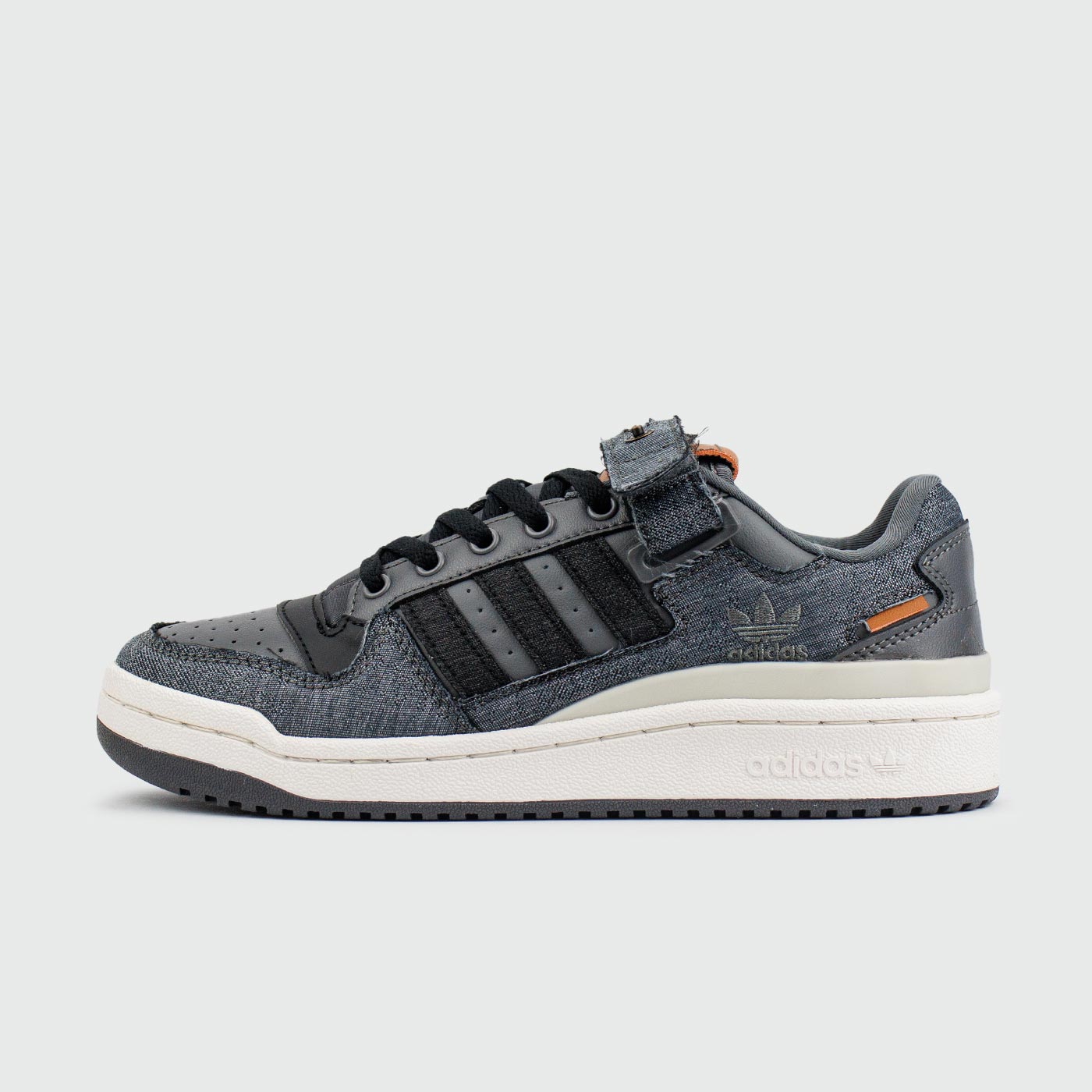 Forum Low Grey White чаще выбирают клиенты