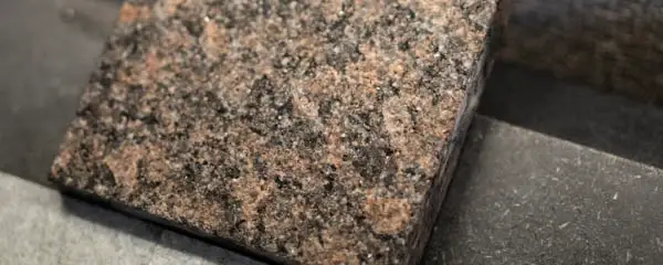 Гранитная плитка бучардированный зеленый бучарда Балтийский фото