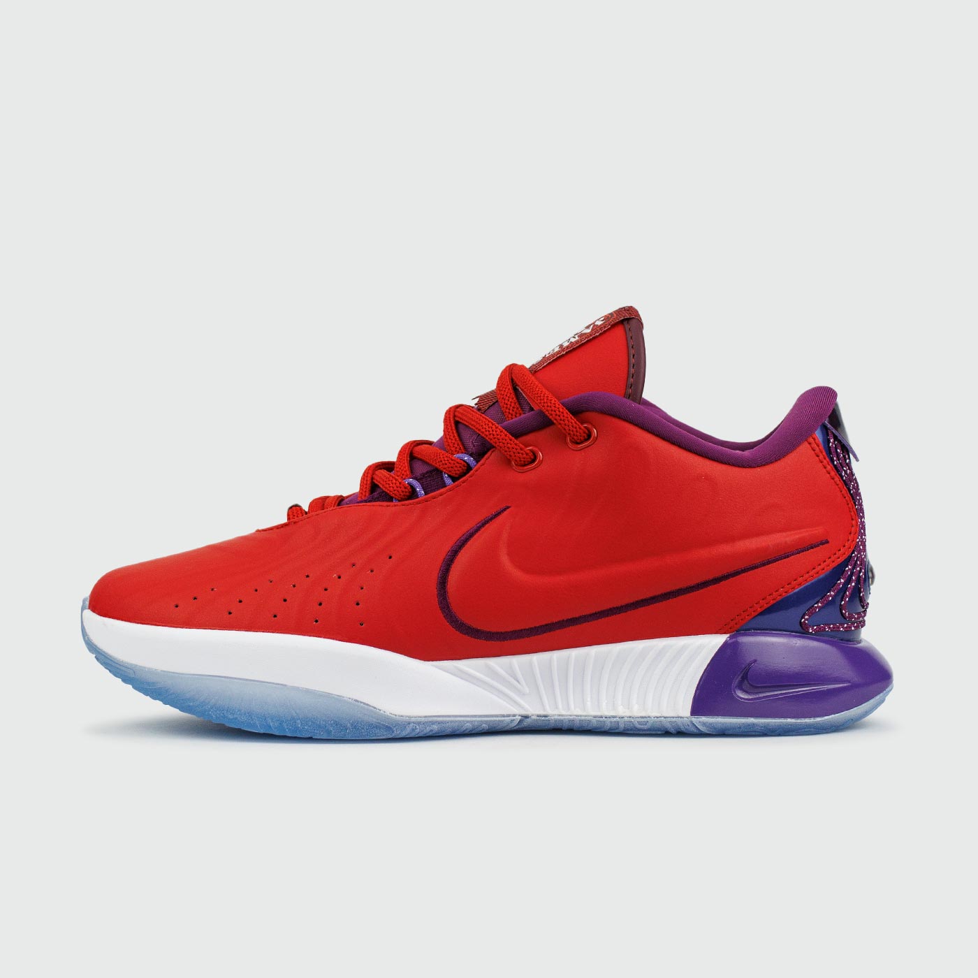 LeBron 21 Red White чаще выбирают клиенты